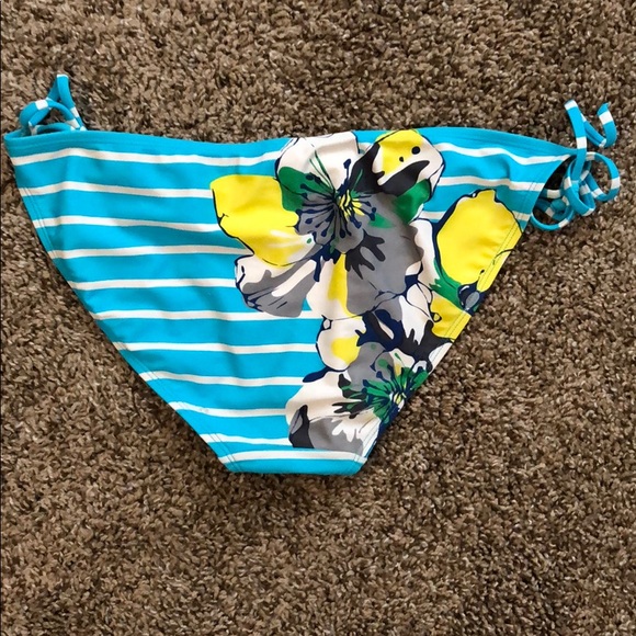 Bikini - Picture 4 of 4